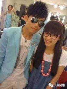 娱乐圈中两个男人吃瓜